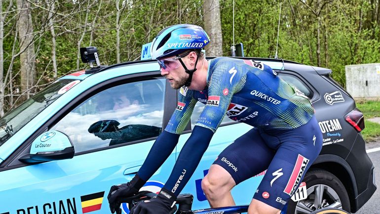 Mauvaises nouvelles pour Laurenz Rex : il sera opéré suite à une luxation du genou droit