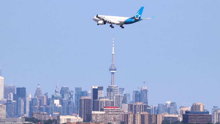 La compagnie québécoise Air Transat coupe les ponts avec les ÉtatsUnis : quand la crise politique rattrape le tourisme