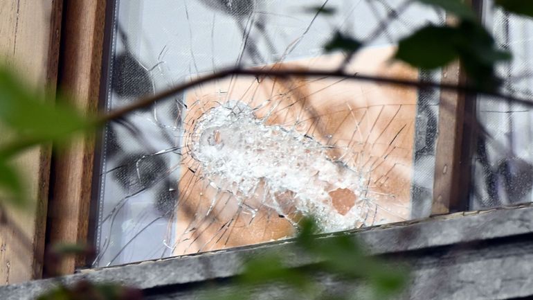 La façade d’une maison criblée de balles à Saint-Gilles en région bruxelloise La façade d’une maison criblée de balles à Saint-Gilles en région bruxelloise
