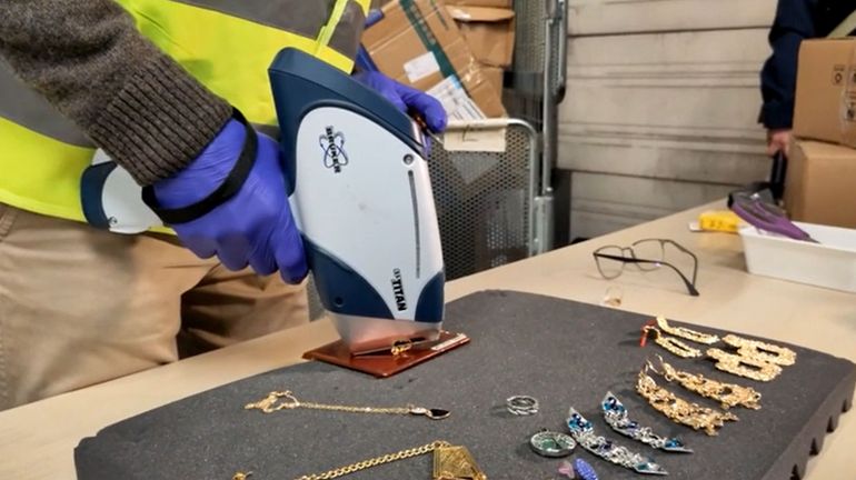 Un plan d'action visant les substances toxiques dans les bijoux de fantaisie, présenté ce mardi à l'aéroport de Bruxelles Un plan d'action visant les substances toxiques dans les bijoux de fantaisie, présenté ce mardi à l'aéroport de Bruxelles