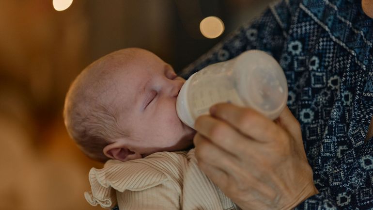 Lait infantile contaminé : du lait infantile bio vendu chez Färm rappelé pour possible contamination