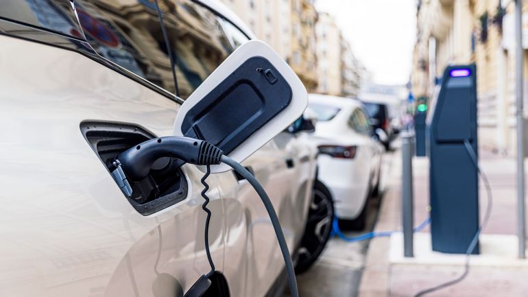 Débat : Nivelles s’en prend aux câbles des voitures électriques, est-ce une bonne mesure ? Débat : Nivelles s’en prend aux câbles des voitures électriques, est-ce une bonne mesure ?