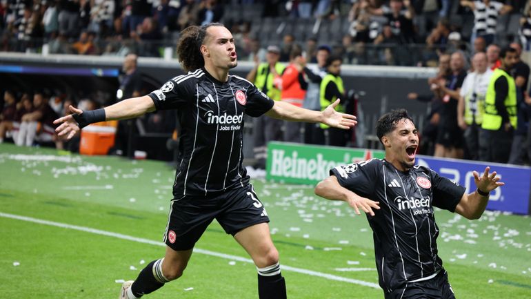 Arthur Theate ouvre son compteur en Bundesliga et relance Francfort face à Cologne