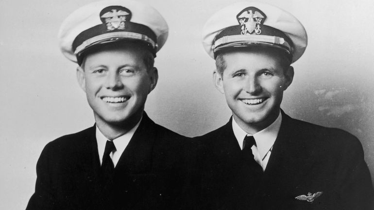 Joe Junior : l’histoire méconnue du grand frère Kennedy qui devait devenir Président des États-Unis Joe Junior : l’histoire méconnue du grand frère Kennedy qui devait devenir Président des États-Unis