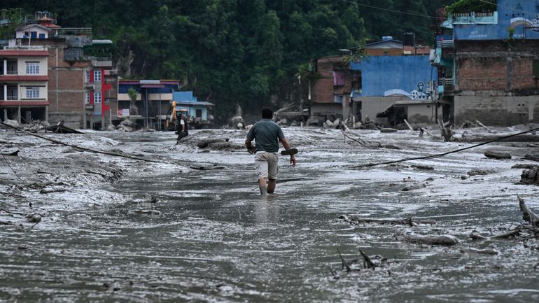 Inondations au Népal et au Tibet : le bilan grimpe à 273 morts, toujours plus de 1300 disparus dont trois Belges