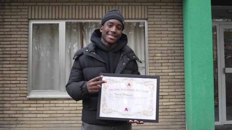 Pascal, un adolescent de 16 ans, a reçu une distinction pour son courage lors d’un incendie d’immeuble à Anderlecht