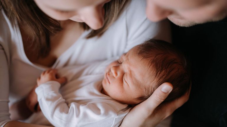 Crédit familial de cinq jours par enfant : "le bémol, c'est la forme transférable de ce congé", pour la Ligue des familles
