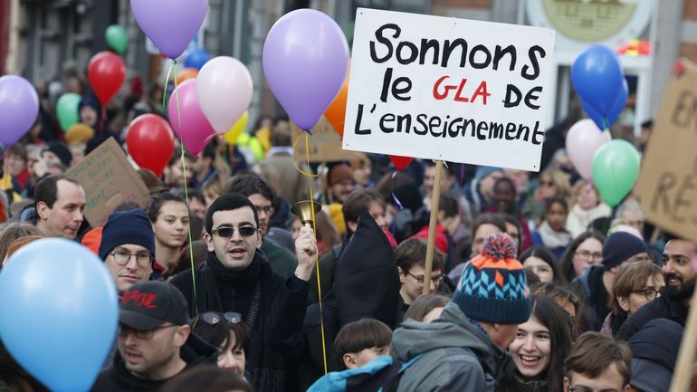 Colère des enseignants : "Le problème est moins les heures de cours que les formalités administratives autour"