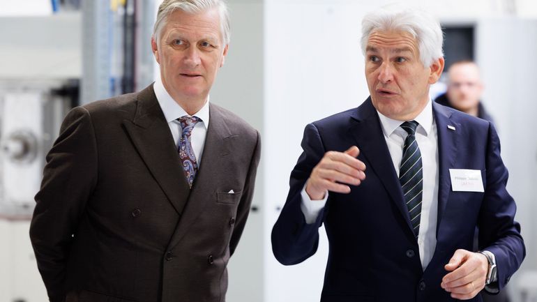 Le Roi visite "Materia Nova" à l'occasion de 25 ans du centre de recherche de l'UMons