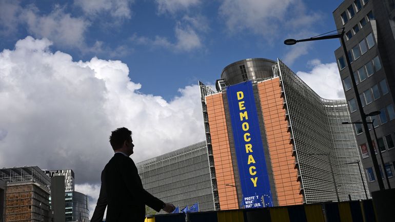 Des représentants du gouvernement taliban sont arrivés à Bruxelles pour parler avec l'Union européenne