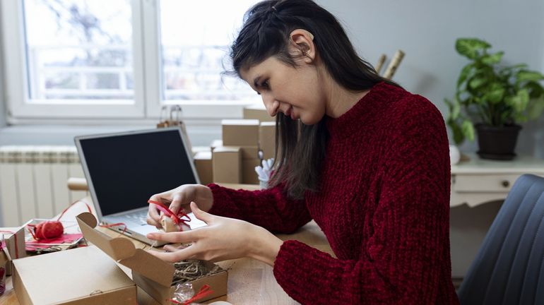 Gâteaux sur Instagram, manucures à domicile ou quand les petits business sur les réseaux sociaux virent au travail clandestin