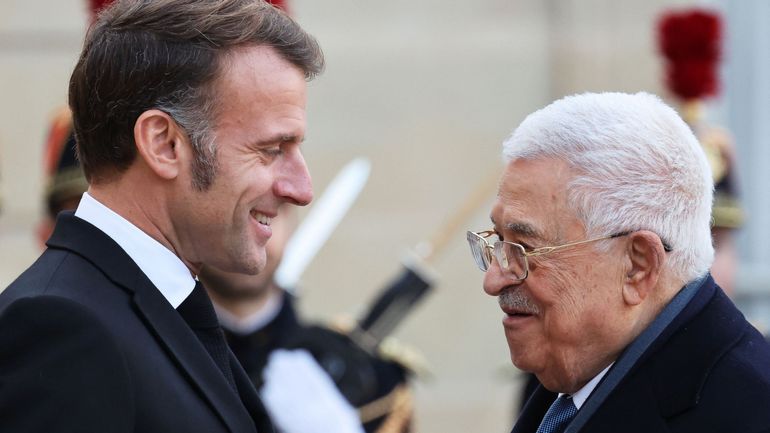 Visite de Mahmoud Abbas en France : le dirigeant palestinien renouvelle sa promesse d'élections, Macron hausse le ton sur la colonisation israélienne
