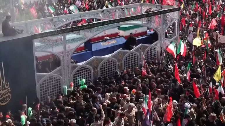 Iran : le cortège funèbre de Khamenei commence sa traversée de Téhéran
