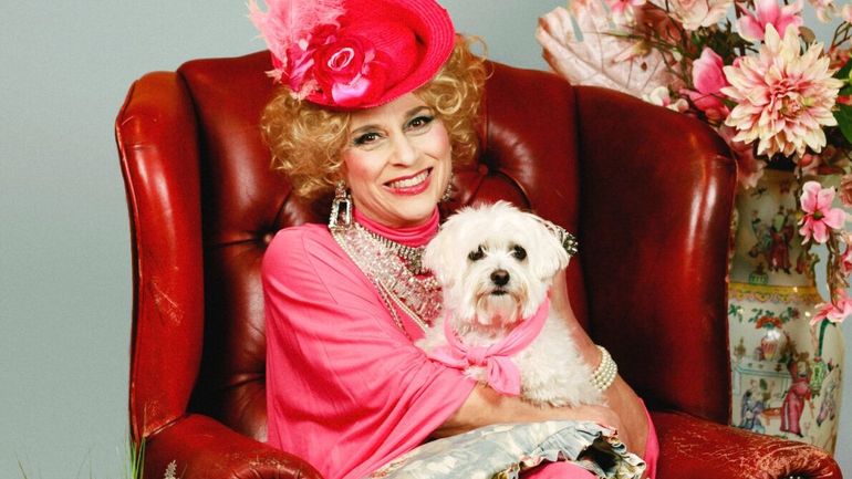 "Love, Love, Love !" au TTO revisite avec humour les romans à l’eau de rose de l’excentrique Barbara Cartland "Love, Love, Love !" au TTO revisite avec humour les romans à l’eau de rose de l’excentrique Barbara Cartland