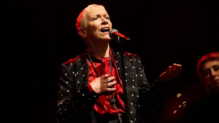 Annie Lennox signe le générique de la dernière saison d'Outlander avec "The Skye Boat Song" Annie Lennox signe le générique de la dernière saison d'Outlander avec "The Skye Boat Song"