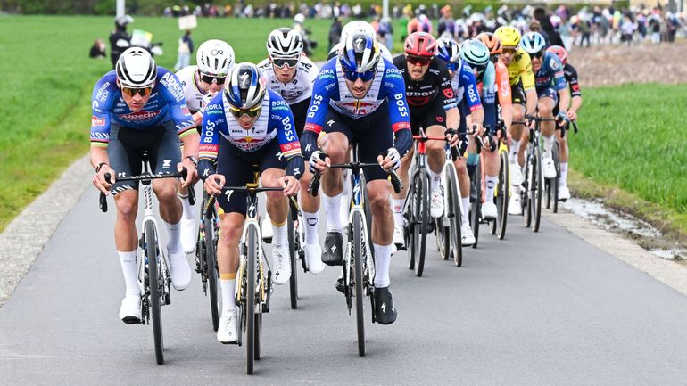 Direct audio et commenté - Tour des Flandres : Pogacar et van der Poel à l'avant, Evenepoel chasse derrière