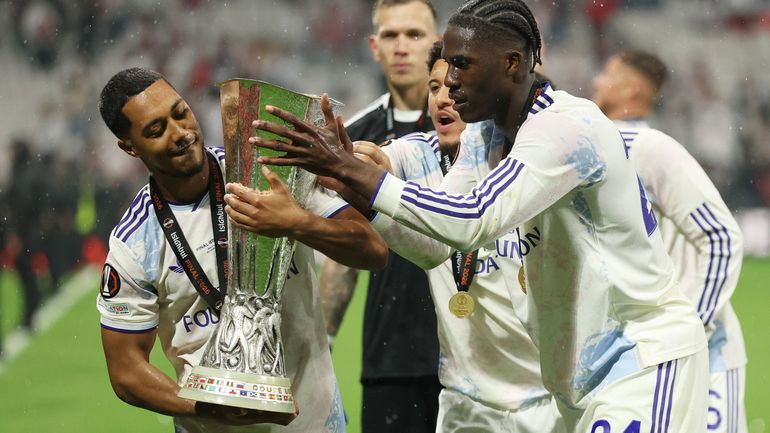 Amadou Onana au nirvana après son premier trophée : 