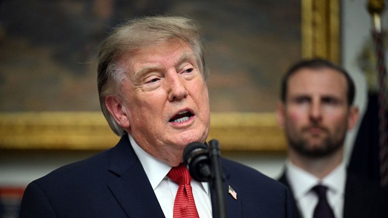 Trump menace de conséquences économiques "dévastatrices" tout pays soutenant l'Iran qui reste de marbre