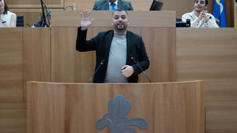 Changement de camp au Parlement bruxellois : Soulaimane El Mokadem (ex-PTB) rejoint le groupe PS, de quoi rebattre les cartes ?