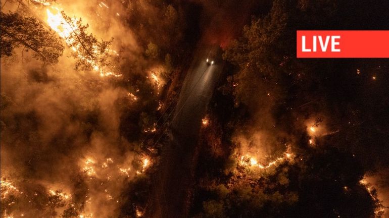 Direct - Incendies dans le sud de l'Europe : en Turquie, lutte intensive contre le feu autour d'Antalya ; côté français, vers une accalmie en Gironde