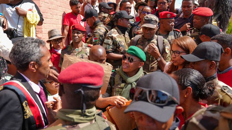 Troubles à Madagascar : le colonel Randrianirina a été investi président
