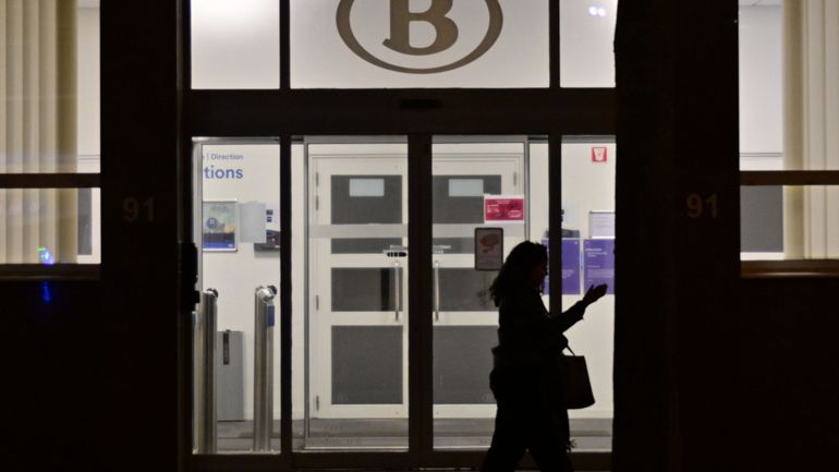 Deux guichetières de la SNCB agressées par un homme tenant un barre de fer devant la gare du Midi