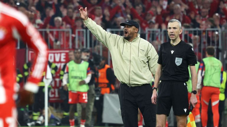 Vincent Kompany salue 