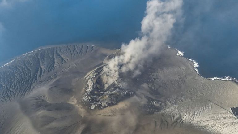 Volcanisme en Indonésie : un bateau porté disparu avec des journalistes couvrant l'éruption du Krakatoa