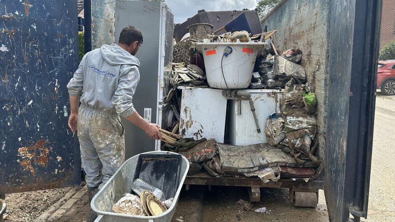 Jeter, nettoyer, assainir : le chantier colossal des sinistr
