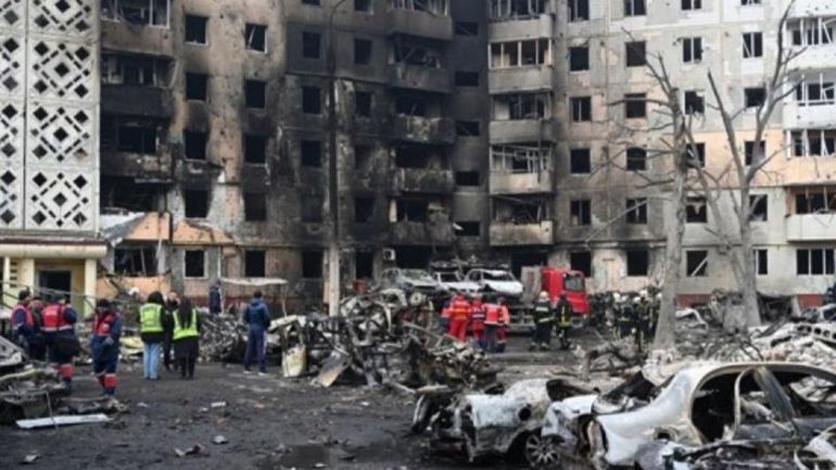 Guerre en Ukraine : 22 personnes portées disparues au lendemain de la frappe russe sur Ternopil