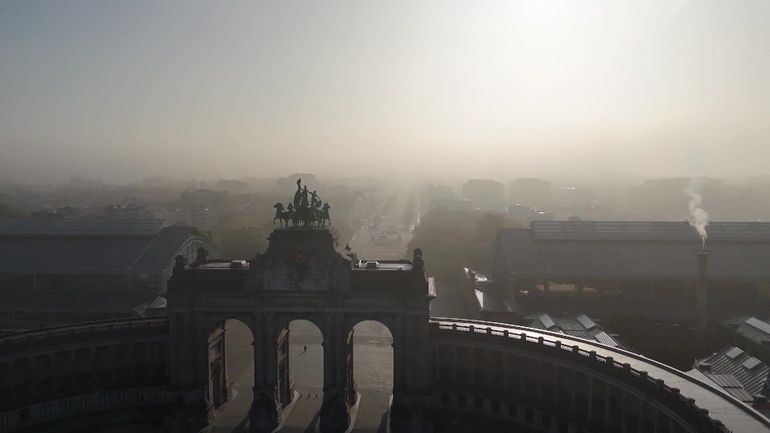 Ramassage des poubelles, salaires des fonctionnaires, allocations familiales… Quelles pourraient être les conséquences budgétaires du blocage politique bruxellois ? Ramassage des poubelles, salaires des fonctionnaires, allocations familiales… Quelles pourraient être les conséquences budgétaires du blocage politique bruxellois ?