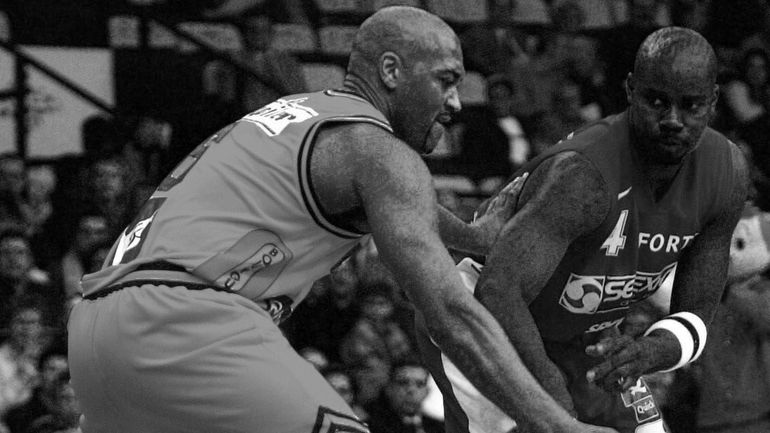 Décès à 60 ans de Barry Mitchell, ancien joueur d’Ostende, Gand et Liège, papa d’Ajay Décès à 60 ans de Barry Mitchell, ancien joueur d’Ostende, Gand et Liège, papa d’Ajay