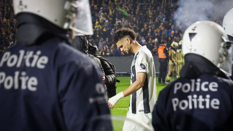 Kevin Van Den Kerkhof remonté contre l'arbitrage après l'élimination de Charleroi : 