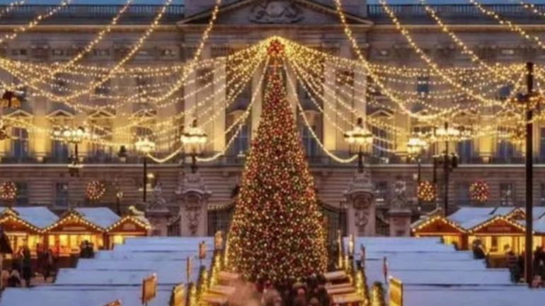 A Buckingham, des foules de touristes piégées par un faux marché de Noël A Buckingham, des foules de touristes piégées par un faux marché de Noël