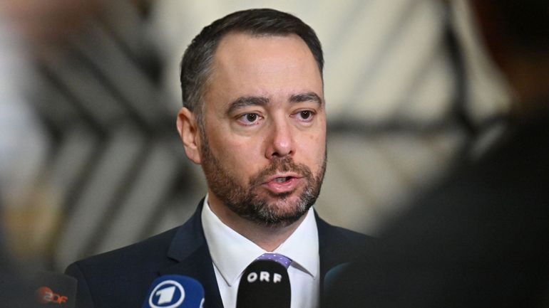 Maxime Prévot condamne l'idée d'interdire à Conner Rousseau l'accès aux États-Unis et appelle à la désescalade