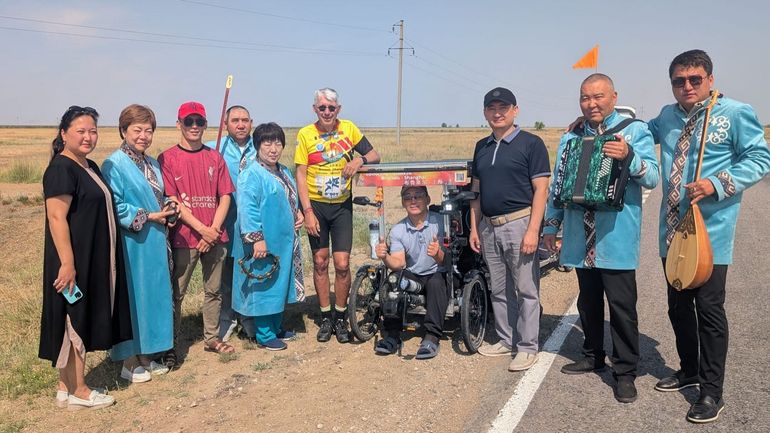 Claude, le cycliste culotté qui a traversé la Russie, le Kazakhstan et la Chine pour aller voir son fils à Shanghai Claude, le cycliste culotté qui a traversé la Russie, le Kazakhstan et la Chine pour aller voir son fils à Shanghai