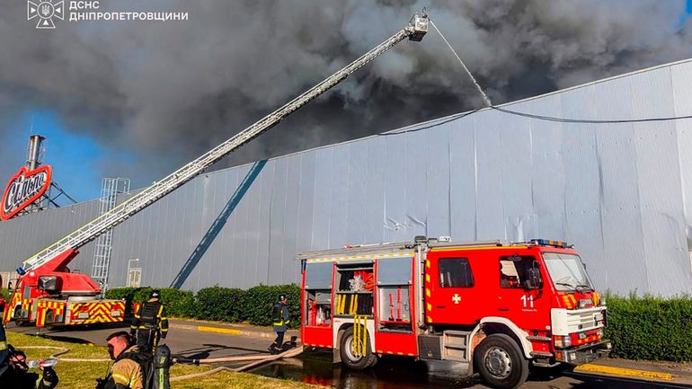 Guerre en Ukraine : au moins six morts et 91 blessés dans une frappe russe sur un centre commercial en Ukraine