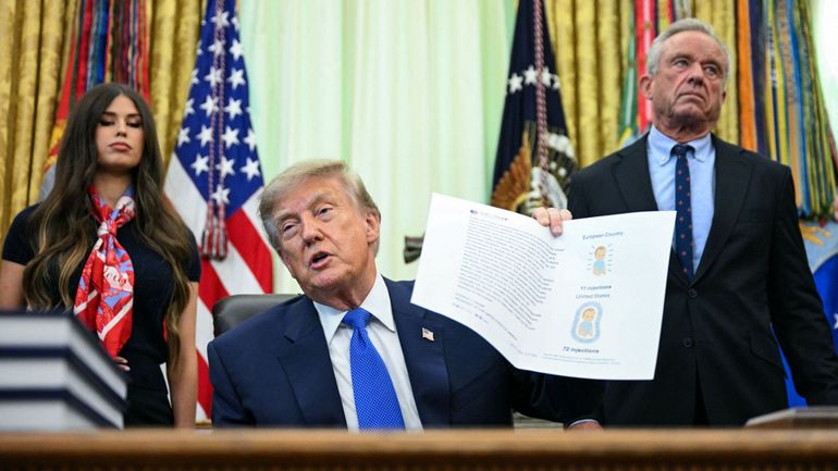 Donald Trump repart en guerre contre les vaccins... et pique du nez pendant la présentation de Robert F. Kennedy Jr