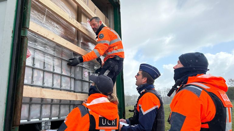 E42 : à peine 2 camions sur 26 en règle lors d'un grand contrôle routier à Flémalle