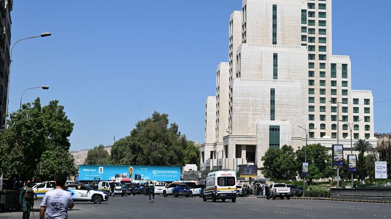 Syrie : deux explosions près de l'hôtel où Macron a passé la nuit à Damas font 18 blessés, dont quatre policiers