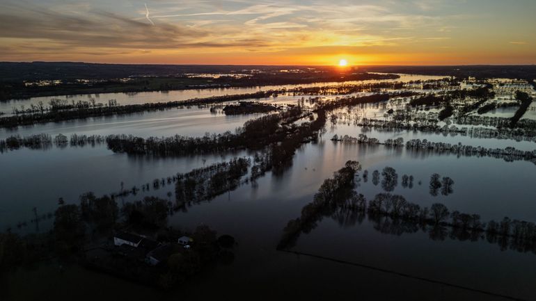 En France, fin de la vigilance rouge pour les crues, quatre départements toujours en orange