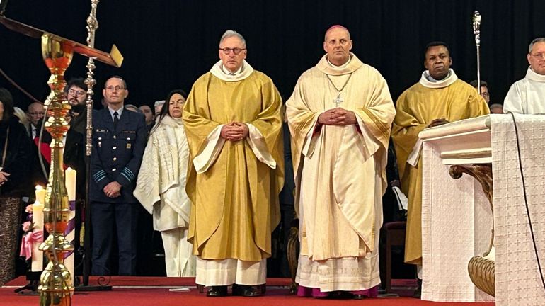 Frédéric Rossignol ordonné 101e évêque de Tournai : "Chrétiens, non chrétiens, apprenons à nous respecter"