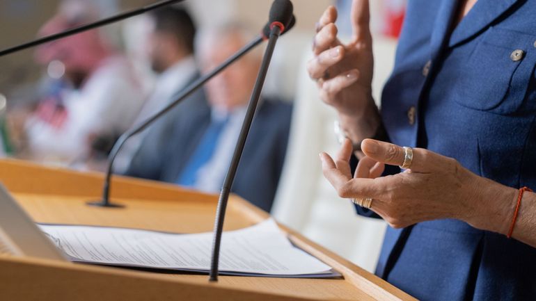 Sexisme, conciliation vie privée et professionnelle, disponibilité... : ces défis des femmes élues locales en Wallonie