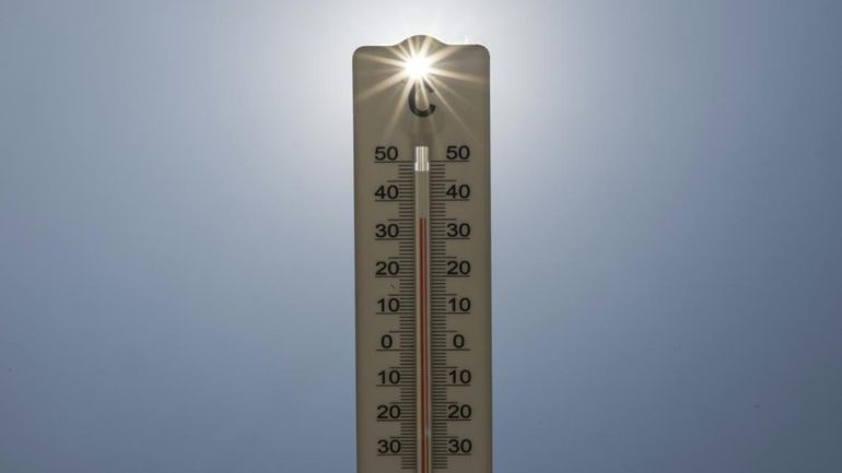 Canicule en France : plus d'un tiers des Français sous vigilance rouge, prolongée lundi
