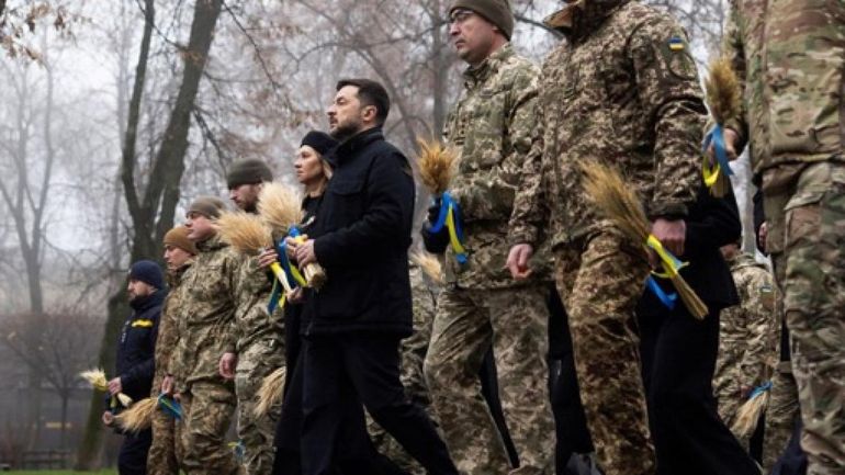 Invasion de l’Ukraine – Zelensky dit s’être rendu auprès de troupes ukrainiennes sur le front près de Koupiansk