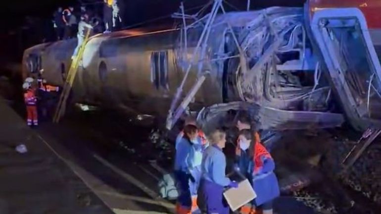 Plusieurs blessés et des morts possibles après le déraillement de deux trains à grande vitesse à Adamuz dans le sud de l'Espagne