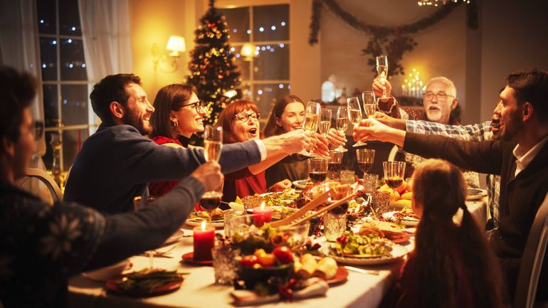 Réveillon : pourquoi les repas de famille nous attirent-ils autant qu’ils nous effraient ?