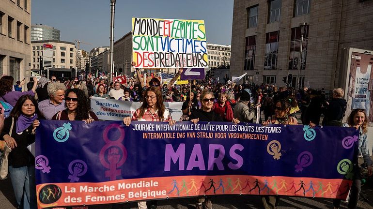 La revue de presse : un mois de grève des femmes, histoire d'intégrer "les nouvelles règles du jeu" ?