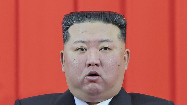 Guerre en Ukraine : Kim Jong Un réitère son soutien à la "guerre sacrée" de la Russie en Ukraine