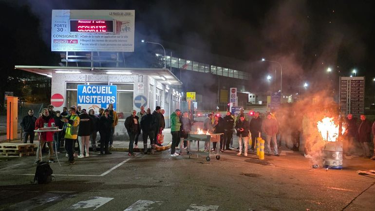 Depuis ce matin, les employés d’ArcelorMittal sur le site de Kessales à Jemeppe ont décidé d’arrêter le travail